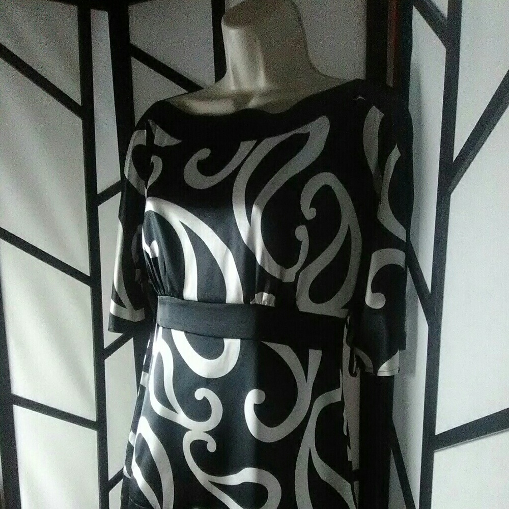 White House Black Market paisley print women's top